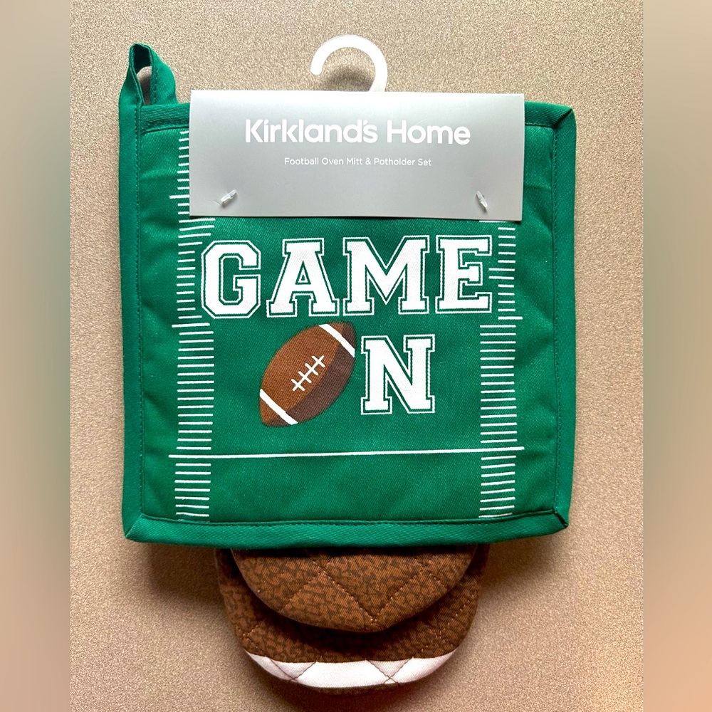 Football Theme Oven Mitt & Potholder set - NWT
